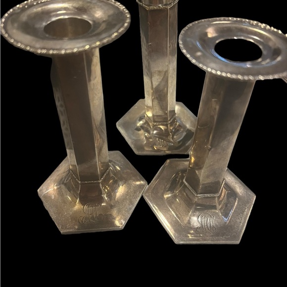 ANTIQUE TIFFANY STERLING SILVER THREE CANDLESTICKS WITH MONNOGRAM - Picture 4 of 14